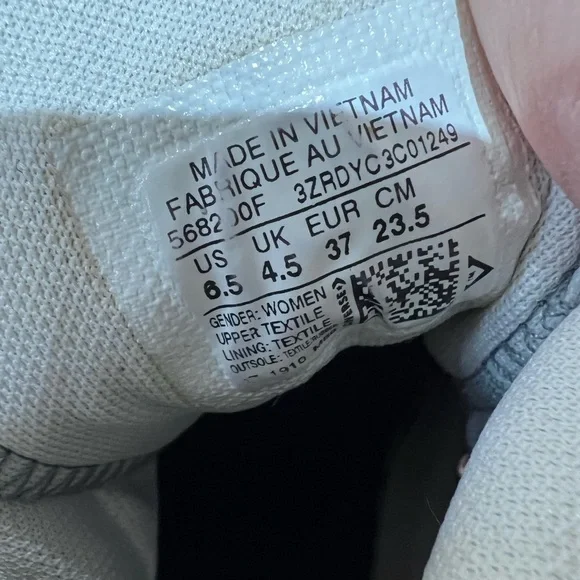 Converse Chuck Taylor Leopard High Tops - Picture 9 of 9